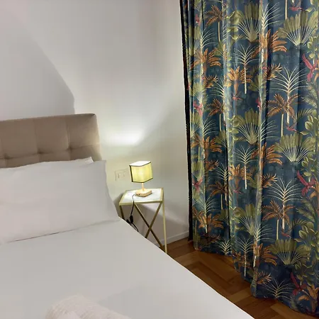 Trastevere Lungaretta, * Рим